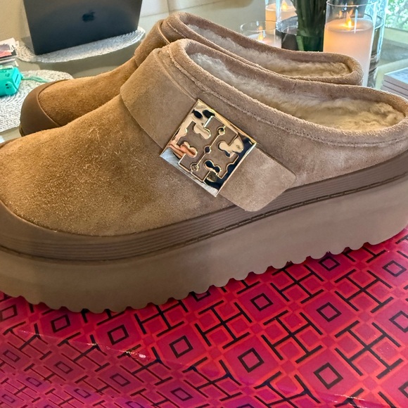 Tory Burch Mellow Shearling Platform Clogs Brown Suede Mules Gold Accent - Picture 3 of 9